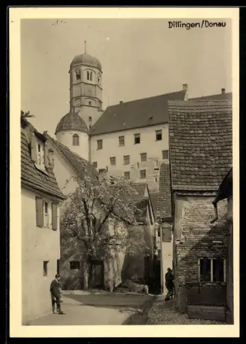 AK Dillingen /Donau, Enge Gasse mit Turm