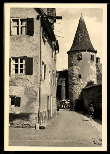 Foto-AK Dillingen, Rundturm in einer Strasse