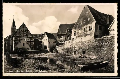 AK Lauingen a. Donau, Tränktor mit Wehrgang