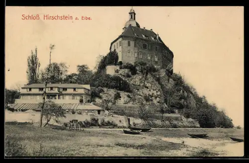 AK Hirschstein a. Elbe, Schloss in der Aussenansicht mit Ruderbooten