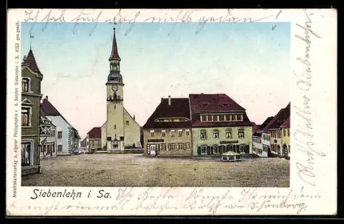 Goldfenster-AK Siebenlehn i. Sa., Partie am Marktplatz mit Rathaus, mit leuchtenden Fenstern