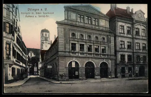 AK Dillingen a. D., Königstrasse mit Städt. Sparkasse, Rathaus und Schloss-Strasse
