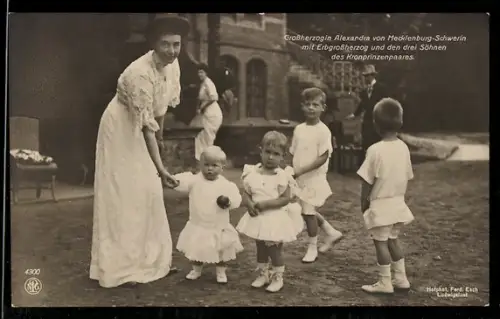 AK Grossherzogin Alexandra v. Mecklenburg-Schwerin m. Erbherzog & d. Söhnen d. Kronprinzenpaares