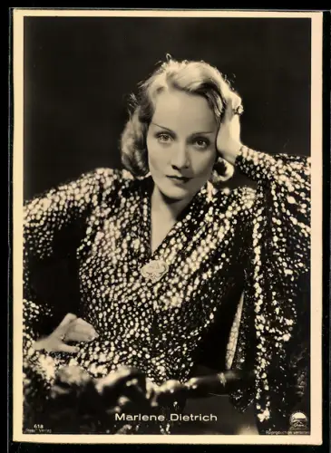 AK Schauspielerin Marlene Dietrich mit Bluse