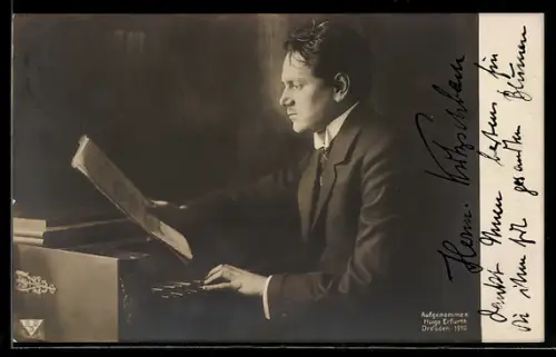 Foto-AK Hugo Erfurth: Hermann Ludwig Katzschbach mit Notenblatt