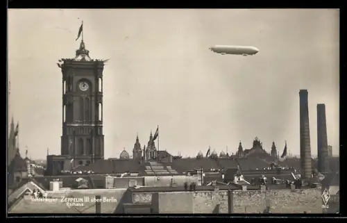 AK Berlin, Luftkreuzer Zeppelin III hinter dem Rathaus