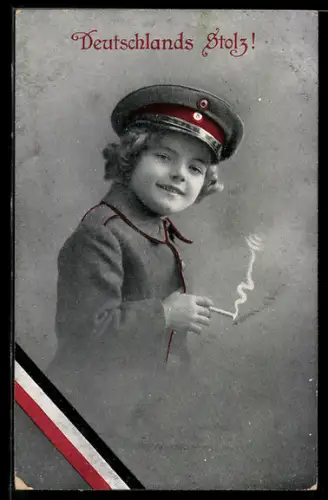 AK Mädchen in feldgrauer Uniform mit Zigarette in der Hand, Kinder Kriegspropaganda
