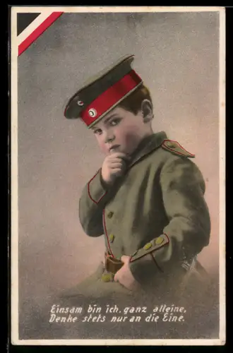 AK Kinder Kriegspropaganda, Knabe in Uniform in Gedanken