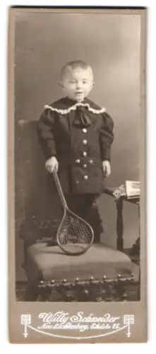 Fotografie Willy Schneider, Neulichtenberg, Eitelstrasse 85, Kind mit Tennisschläger