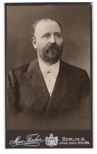 Fotografie Max Fischer, Berlin, Invalidenstrasse 164, Porträt eines Herrn mit Bart