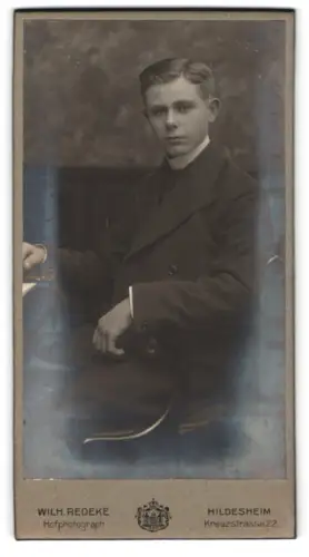 Fotografie Wilh. Redeke, Hildesheim, Kreuzstrasse 22, Porträt eines jungen Mannes