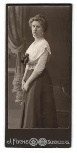 Fotografie J. Fuchs, Schöneberg, N. Friedrichstrasse 108, Porträt einer jungen Frau
