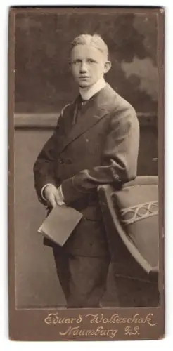 Fotografie Eduard Wolleschak, Naumburg, Windmühlenstrasse 30, Porträt eines jungen Mannes