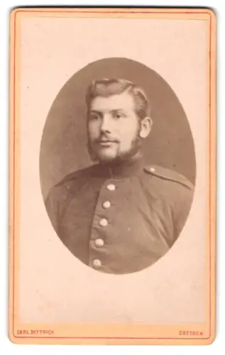 Fotografie Carl Dittrich, Dresden, Am Seer 3, Soldat vom Infanterie-Regiment in Uniform