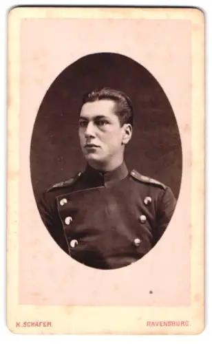 Fotografie K. Schäfer, Ravensburg, Bugstrasse 184, Soldat im Uniformrock
