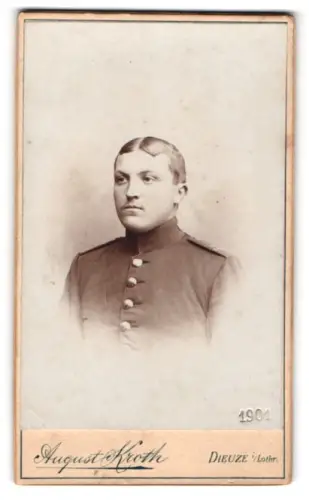 Fotografie August Kroth, Deuze i. Lothr., Soldat vom Infanterie-Regiment in Uniform