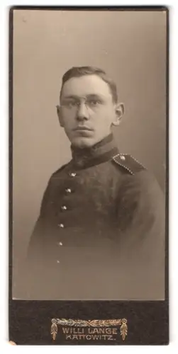 Fotografie Willi Lange, Kattowitz, Einjährig-Freiwilliger Garde-Soldat in Uniform