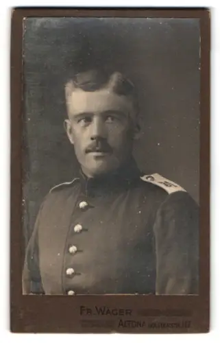 Fotografie Fr. Wäger, Altona, Holstenstr. 117, Soldat vom Infanterie-Regiment Nr. 31 in Uniform