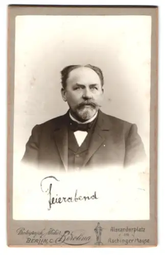 Fotografie Berolina, Berlin, Alexanderplatz, Portrait eines Herrn mit Schnurrbart 1906