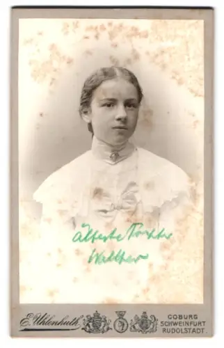 Fotografie E. Uhlenhuth, Coburg, am Albertplatz, Porträt von Frau Walter als Mädchen