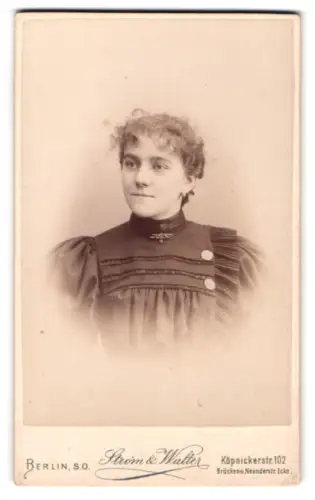 Fotografie Ström & Walter, Berlin, Köpnickerstr. 102, Clara Kaiser im Porträt
