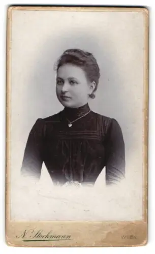 Fotografie N. Stockmann, Wien, Praterstrasse 10, Porträt einer jungen Frau