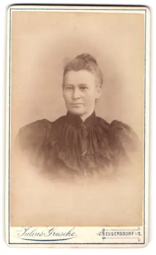 Fotografie Julius Grusche, Neugersdorf, Porträt einer Dame