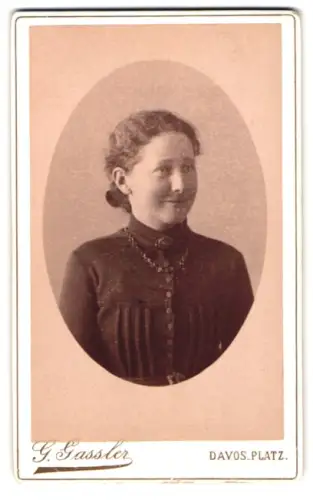 Fotografie G. Gassler, Davos-Platz, Porträt einer Frau
