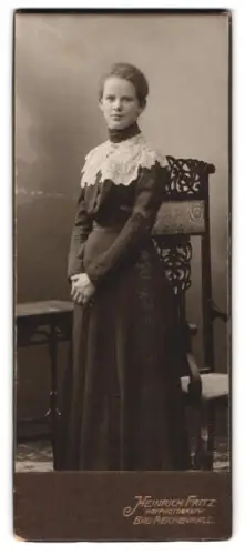 Fotografie Heinrich Fritz, Bad Reichenhall, Vornehm gekleidete Dame