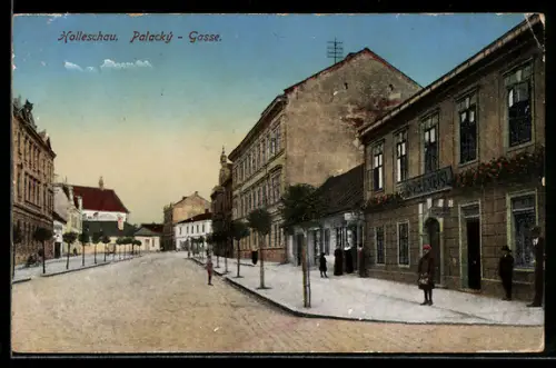 AK Holleschau, Palacký-Gasse mit Gasthaus