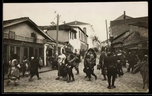 Foto-AK Üsküp, Marktleben im Ort