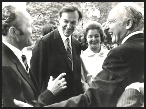 Fotografie Valentin Falin, Martin J. Hillenbrand und Walter Scheel in der Villa Hammerschmidt