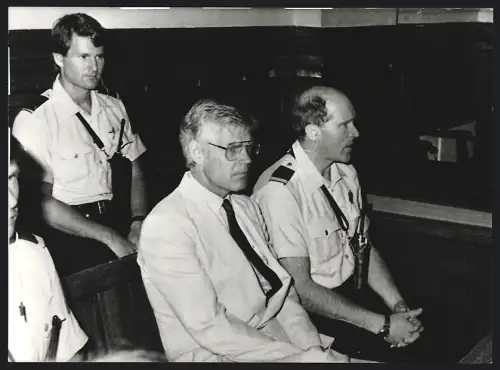 Fotografie norwegischer Diplomat Arne Treholt auf Anklagebank wegen Spionage, übergab Dokumente an KGB
