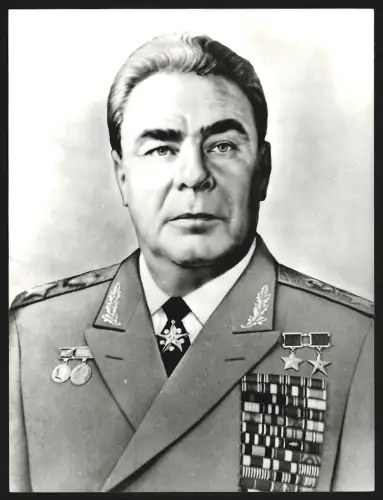 Fotografie Portrait Leonid Breschnew in Uniform mit Ordenspange