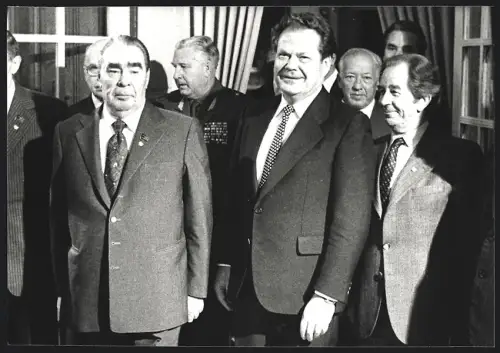 Fotografie Herbert Mies DKP-Chef nebst Leonid Breschnew Generalsekretär des ZK der KPdSU