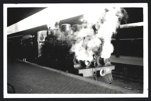 Fotografie Ansicht Santander, Schmalspurbahn / Kleinbahn Eisenbahn Spanien, Personenzug mit Dampflok No. 24