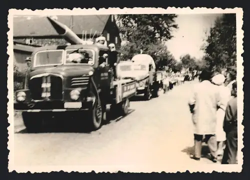 Fotografie Ansicht Karl-Marx-Stadt / Chemnitz, Lastwagen IFA Horch H6 bei einem 1.Mai Festzug