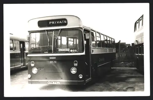 Fotografie Bus Crosville, Omnibus - Linienbus No. EPG716 im Depot