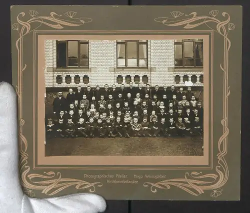 Fotografie Hugo Weissgärber, Kirchheimbolanden, Ansicht Kirchheimbolanden, Gruppenfoto von Kindern vor einem Haus