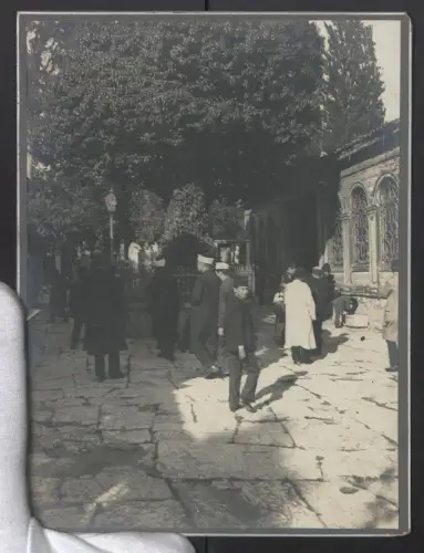 Fotografie unbekannter Fotograf, Ansicht Instanbul, Pera Teke, Vorhof der tanzenden Derwische, Grossformat 25 x 19cm
