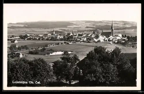 AK Leonfelden /Ob. Öst., Gesamtansicht mit Umgebung