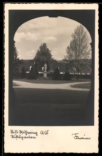AK Wilhering /O. Ö., Stift Wilhering, Blick durch Arkade auf Stiftsgarten