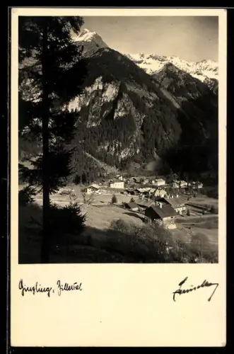 AK Ginzling /Zillertal, Panorama mit Ort und Bergen
