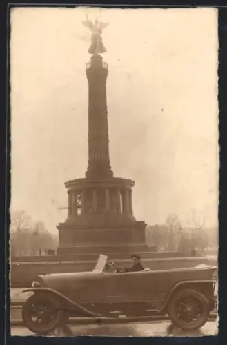 Foto-AK Berlin, Auto Opel Taxi vor der Siegessäule in Berlin