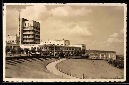 Foto-AK Stuttgart, Bauhaus-Höhenrestaurant Schönblick
