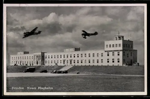 AK Dresden-Klotzsche, Flugzeuge am Neuen Flughafen