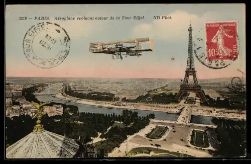 AK Paris, Doppeldecker-Flugzeug am Eiffelturm