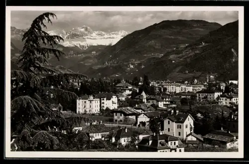 AK Gries-Bolzano, Vista panoramica delle montagne e del villaggio circostante