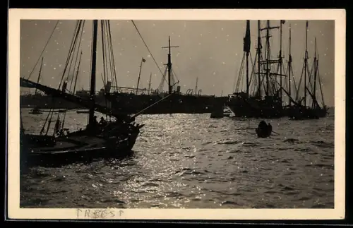 AK Trieste, Porto con navi a vela al tramonto
