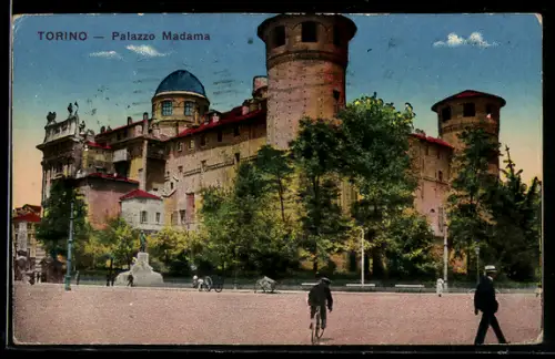 AK Torino, Palazzo Madama e piazza con persone e ciclista